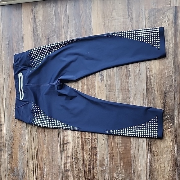 Athleta Capri Leggings Sz Medium - Picture 5 of 6